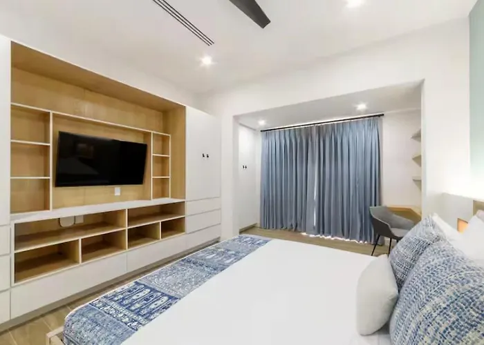 LUXURY OCEANVIEW PENTHOUSES WITH A ROOFTOP POOL, BRIDGETOWN